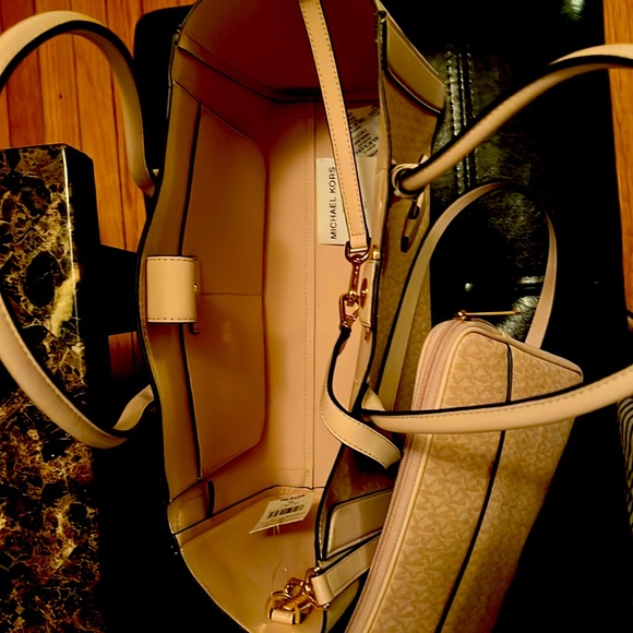 Michael KOHR pink drawstring purse and Laptop holder. - Picture 8 of 10